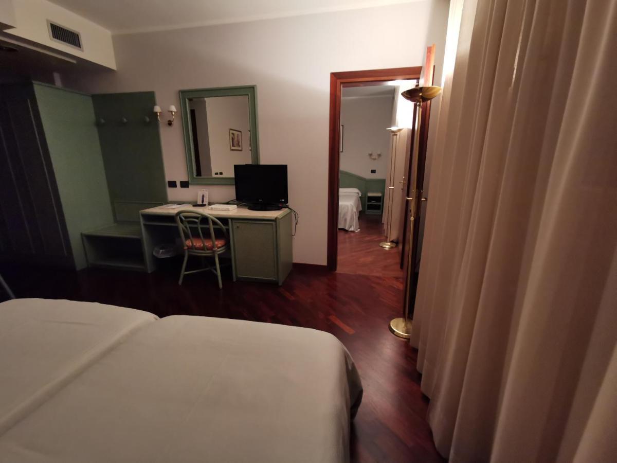 Hotel Le Ville Modena Ngoại thất bức ảnh