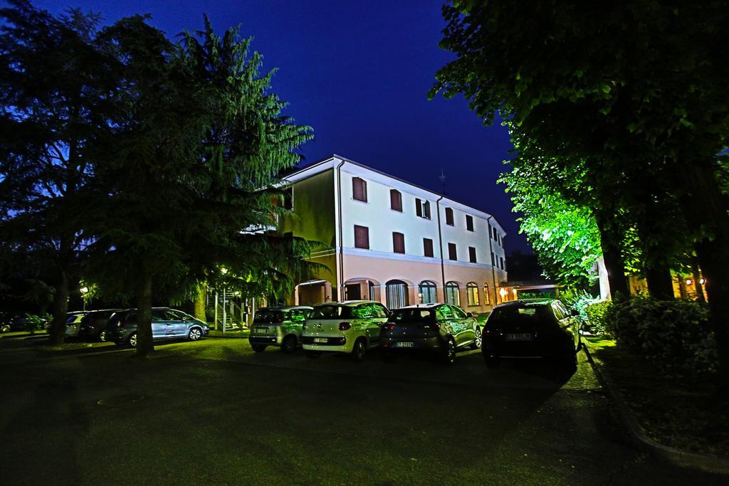 Hotel Le Ville Modena Ngoại thất bức ảnh