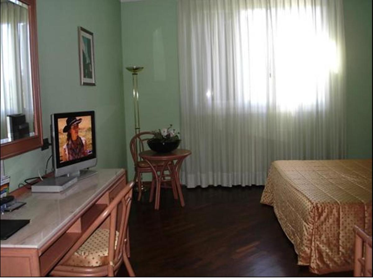 Hotel Le Ville Modena Phòng bức ảnh